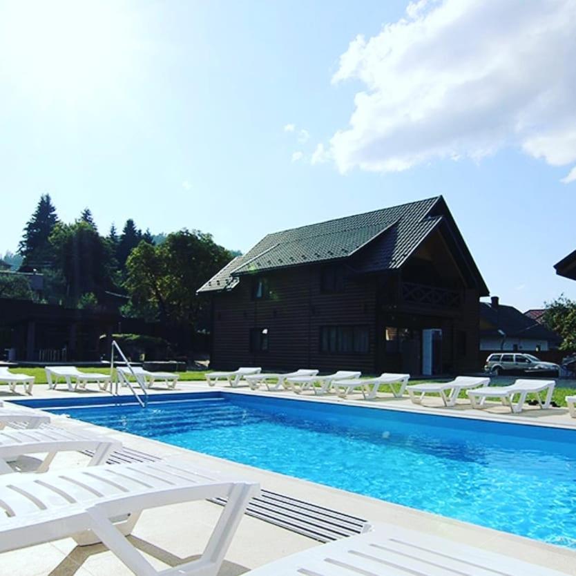 Villa Paraiso Karpaty Tesnitska 外观 照片